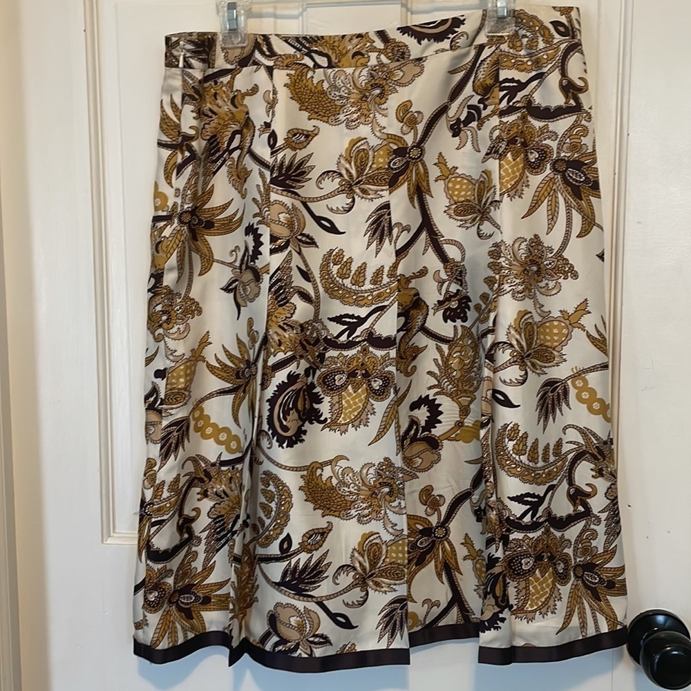 Old‎ Navy 100% Silk lined Skirt size 10 cream, brown, and gold. Floral - Picture 4 of 6